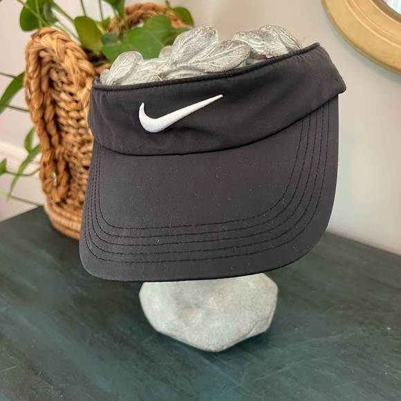 Nike Golf women’s adjustable black visor - Picture 1 of 5